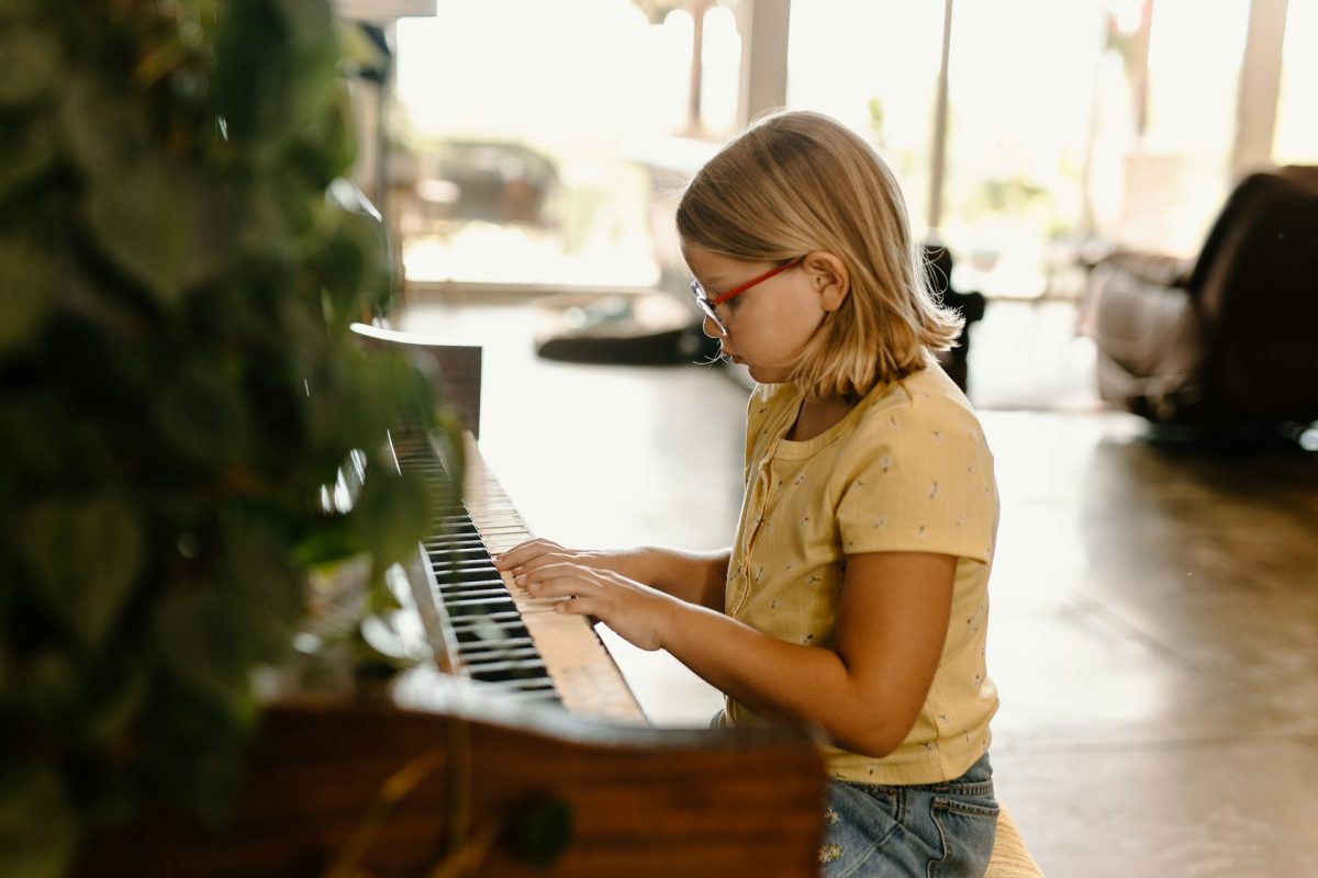 Why Private Piano Lessons Are Better Than Group Lessons