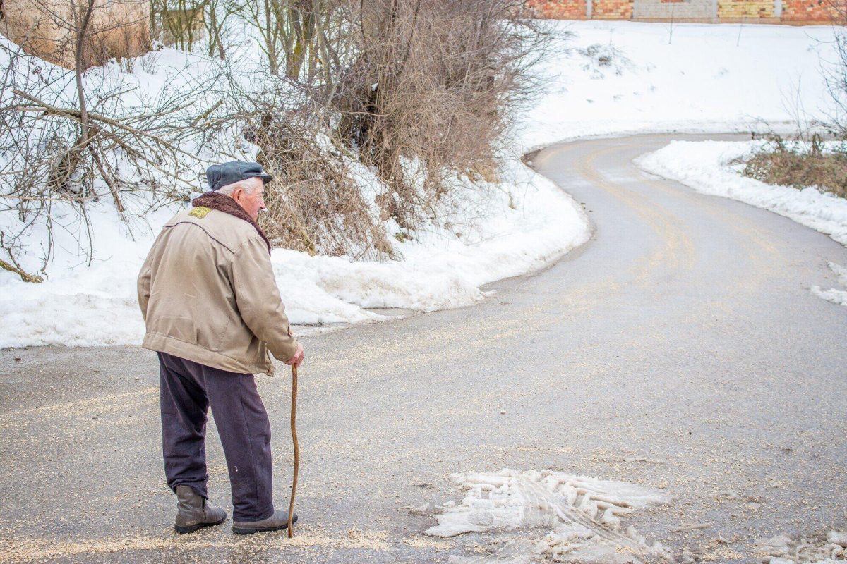 How to Support Aging Parents Transitioning to Senior Living Homes