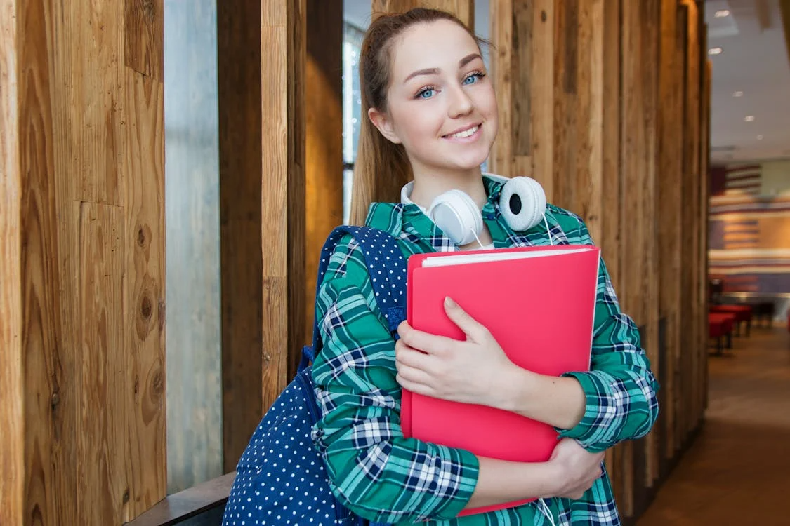 A Student's Guide to Outstanding Loans: Can It Affect Your Credit Score?