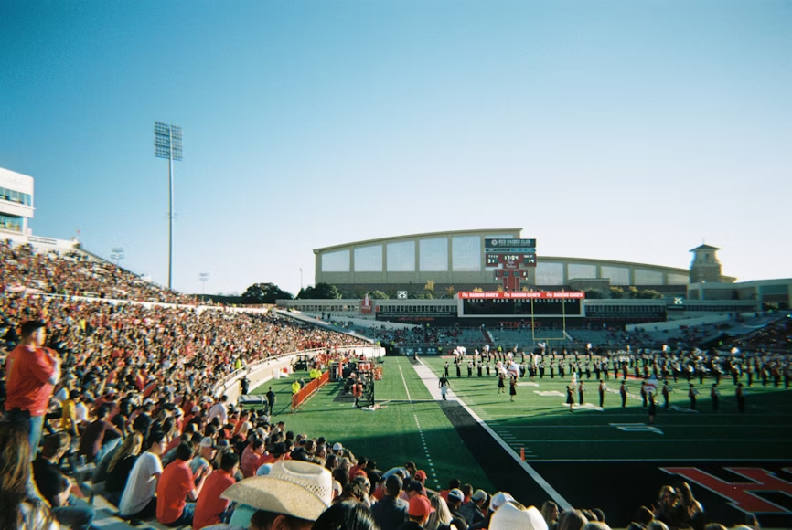 Betting on the Big Games: What the Latest College Football Odds Reveal