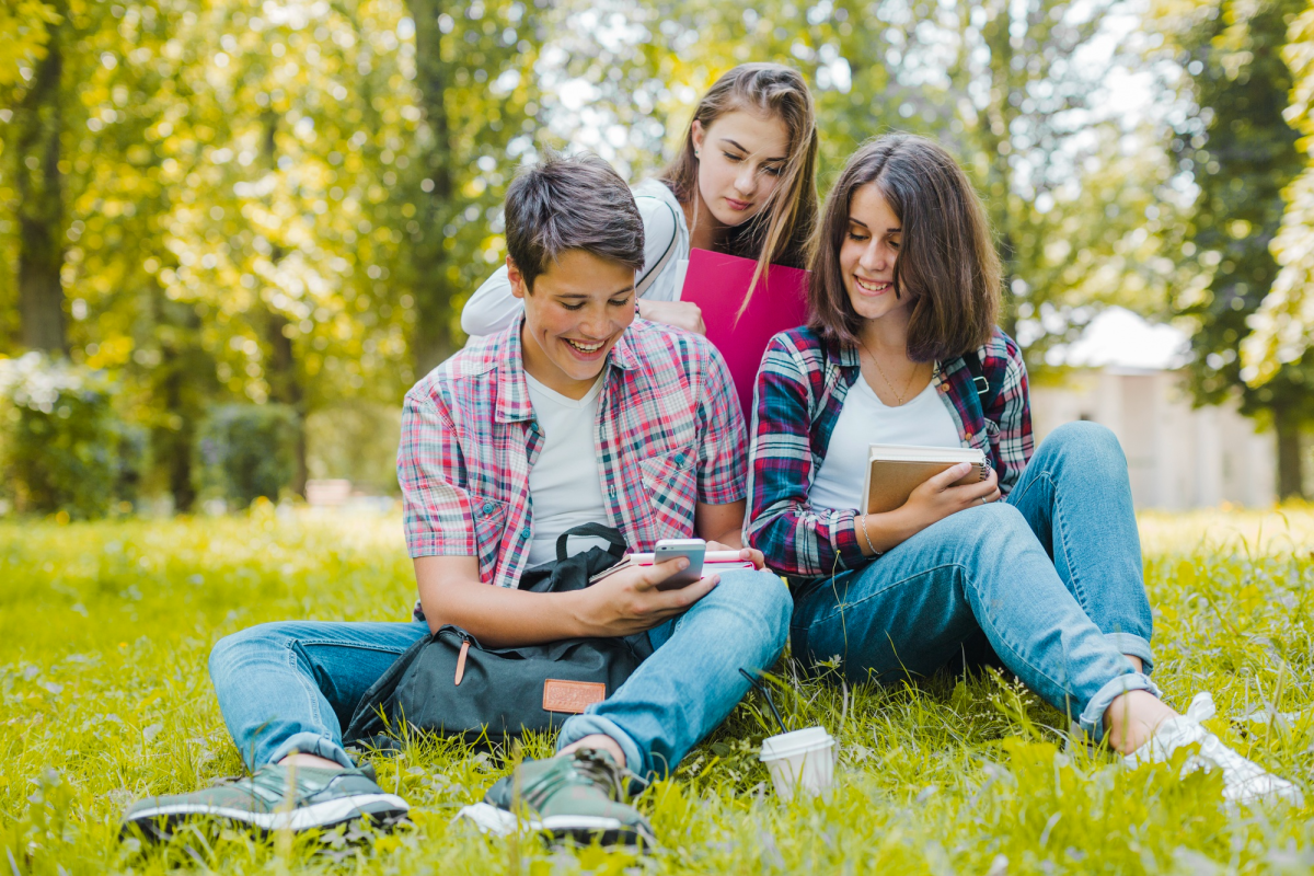 Top 5 Mobile Games to Unwind Between College Classes