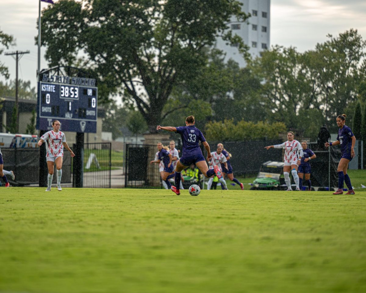 K-State junior defender Chloe Dillbeck (33) looks downfield to start an offensive attack during the first half against Arizona. With a quiet first forty-five minutes, their offense ignited with 20 total shots before.