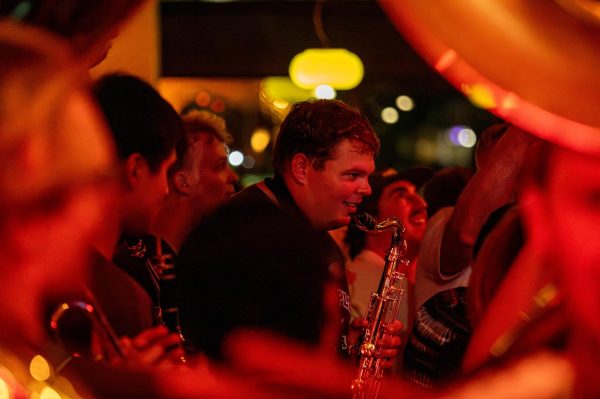 Navigation to Story: Images of Little Apple Pub Crawl